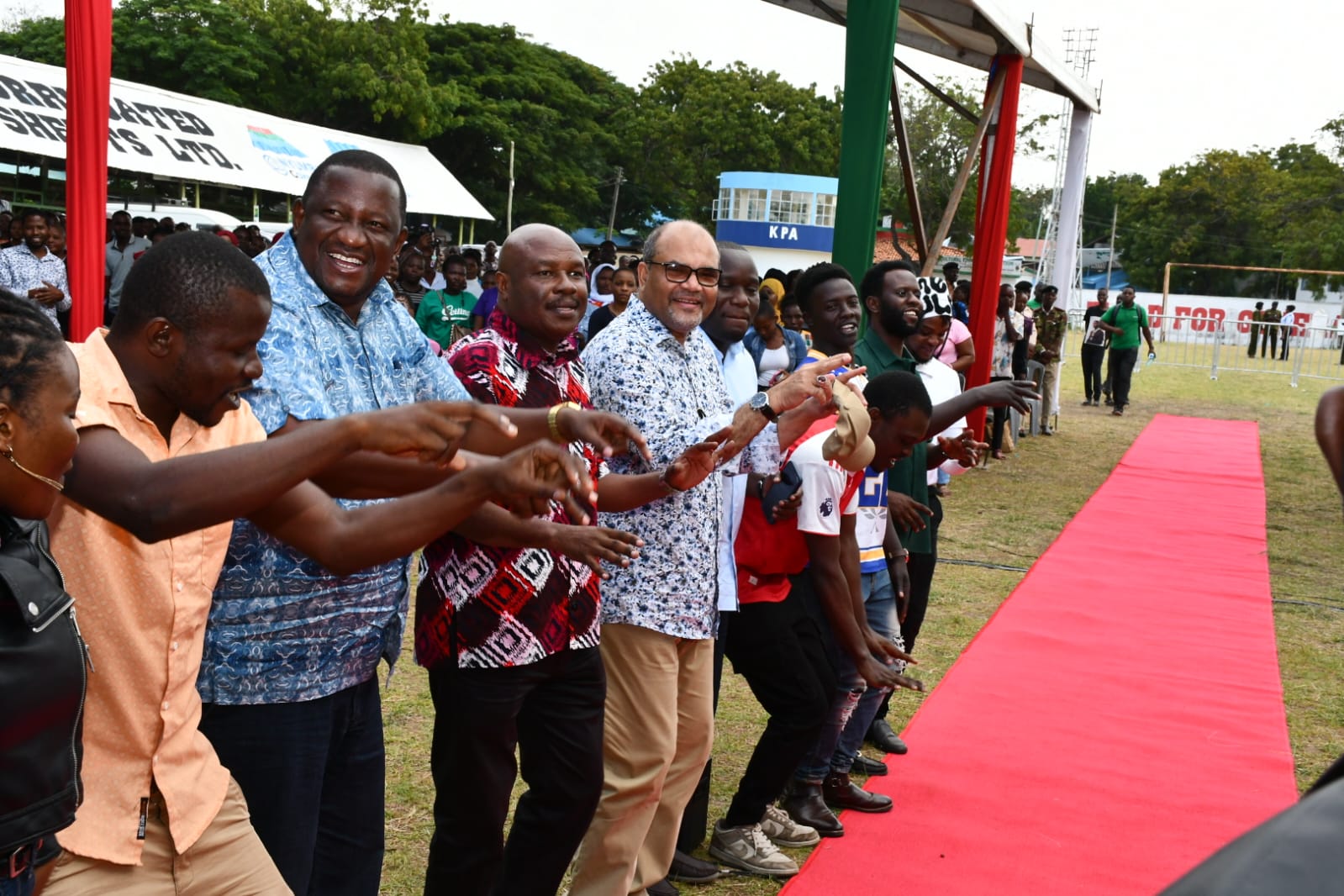 Principal Secretary for Science, Research and Innovation, Prof. Shaukat Abdulrazak, today joined the Cabinet Secretary for Youth Affairs, the Creative Economy and Sports, Hon. Salim Mvurya, and other Principal Secretaries during the NYOTA Project Second Disbursement Exercise for the Lower Coast Cluster at the Mombasa Showground.